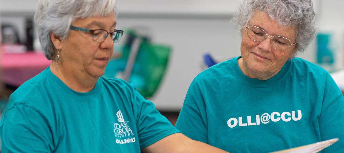 OLLI students wearing teal shirts